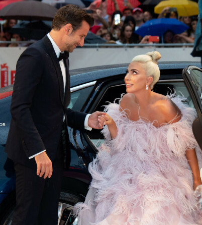 NÆRT FORHOLD: Det spekuleres på om romanseryktene mellom Lady Gaga og Bradley Cooper kan ha ødelagt forholdet til sistnevnte og Irina Shayk. Foto: NTB scanpix NÆRT FORHOLD: Det spekuleres på om romanseryktene mellom Lady Gaga og Bradley Cooper kan ha ødelagt forholdet til sistnevnte og Irina Shayk. Foto: NTB scanpix